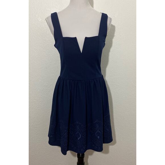 NWT Francesca's Mi Ami Navy Blue Mini Dress Size M Laser Cut Skirt Feminine - Picture 1 of 9
